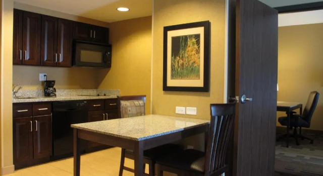 Четырёхместный люкс c 1 комнатой Homewood Suites by Hilton Coralville - Iowa River Landing