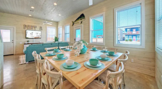 Коттедж Sleeps 24, 2 Homes Pool, Backyard Tiki Bar, Fire Pit, Cornhole Walk to Beach