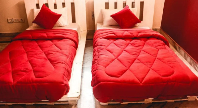Capsule Den Farmstay, Забронировать Отель Отели Нью-Дели с парковкой, Парковка