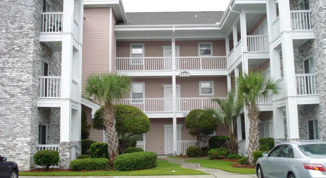 Magnolia Place #204, Забронировать Отель Отели Миртл-Бич с парковкой, рядом с PineHills Palmetto at Myrtlewood Golf Club, Парковка