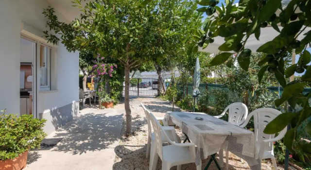 Апартаменты Цокольный этаж Apartments near beach Babic