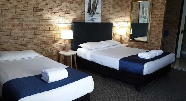 Трёхместный номер Standard Pacific Paradise Airport Motel