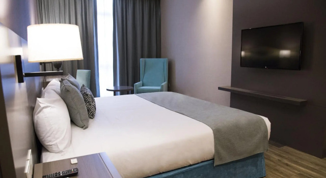 Hotel Land Plaza La Plata, Rezerwuj Hotel Hotele w Buenos Aires z basenem, Basen