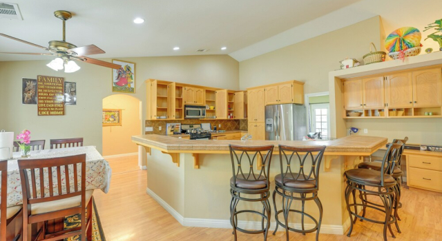 Коттедж Porterville Getaway w/ Patio + Valley Views!