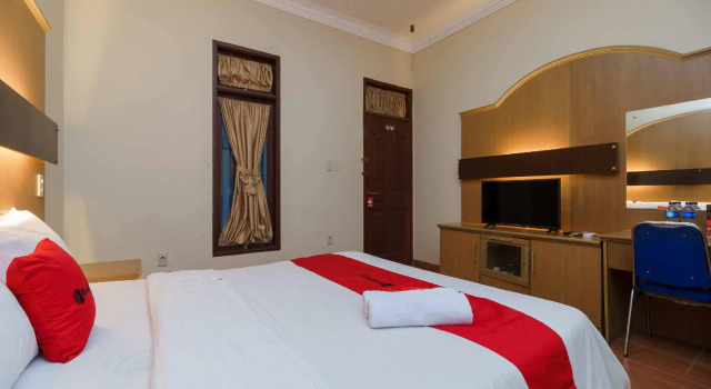RedDoorz near RS Harapan Pematangsiantar, Rezerwuj Hotel Pematang Siantar Sumatra