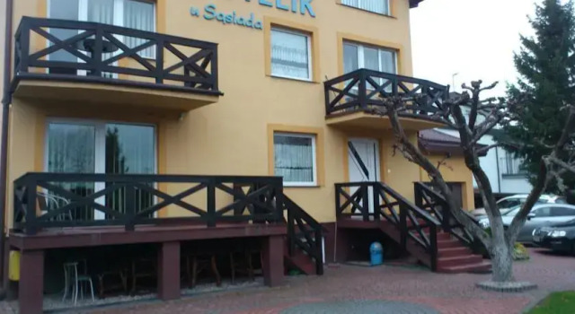 Hotelik u Sąsiada, Забронировать Отель Отели Мазурия с парковкой, Парковка