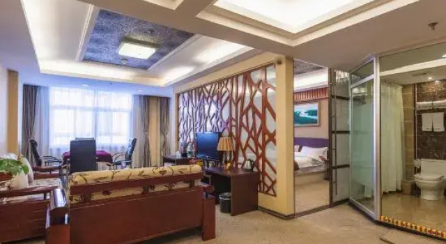 Люкс Deluxe Minghao Holiday Hotel (Pingdingshan Kaiyuan Road Pedestrian Street)