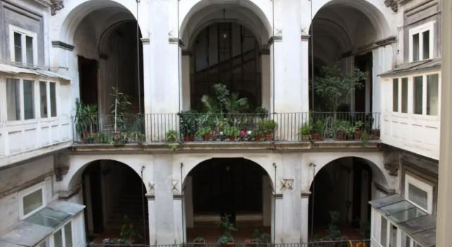 Charming apartment, Забронировать Апартаменты/квартира Апартаменты Неаполя - исторического центра, Апартаменты/квартира