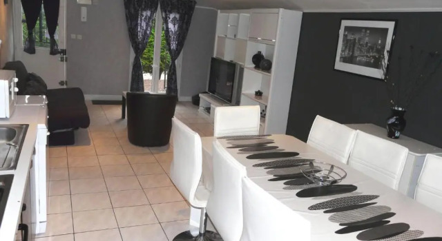 Коттедж с 2 комнатами Chambres dhôte du Domaine de la Reine Blanche