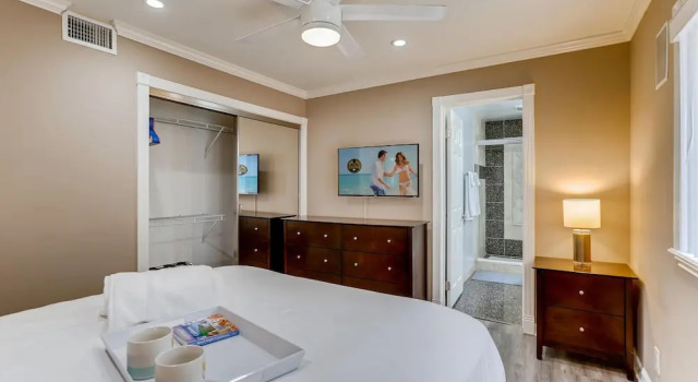 Awesome Family Friendly Beach Home - 1 Block To Ocean - 3BR/2BATH - Self Check In! (C1), Забронировать Отель Отели Ньюпорт-Бич 3 звезды, рядом с Least Tern Nature Preserve, 3*