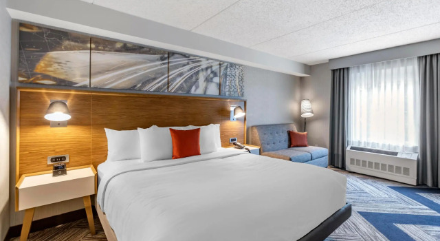 Кровать в общем номере Comfort Inn Sarnia