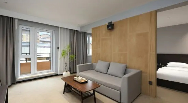 Трёхместный люкс Shanyugu Snowy Mountain Resort (Jilin Vanke Songhua Lake Ski Resort)