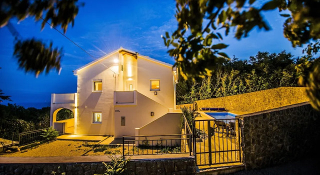 Villa Eva, Prenota Villa Hotel a Isole Quarnerine con parcheggio, Parcheggio