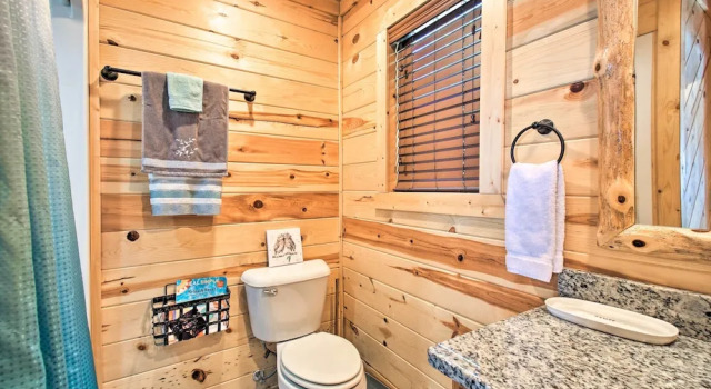 Апартаменты Broken Bow Hideaway w/ Hot Tub & Fire Pit!