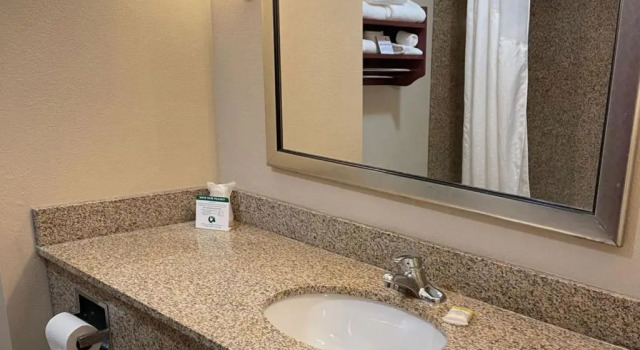 Люкс Holiday Inn Express & Suites Niagara Falls by IHG