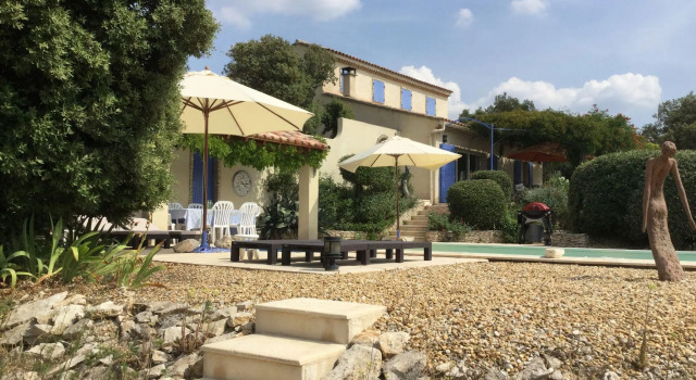 Charming Villa in Villes-sur-Auzon with Swimming Pool