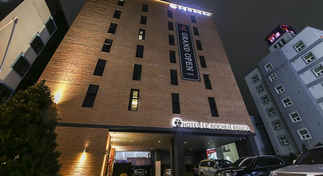 Lerocherrouge Hotel