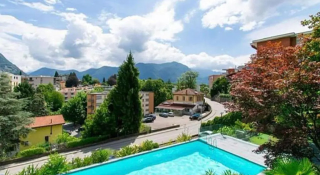 Апартаменты ROMANTIC LOFT with Outside Swimming Pool, 400m from Lugano Station