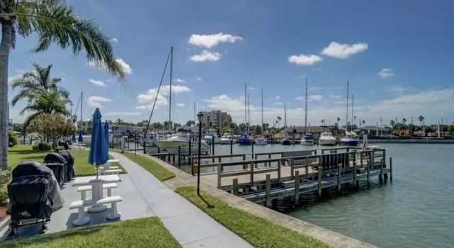 Номер Standard Madeira Beach Yacht Club 247F by Distinctive Beach Rentals
