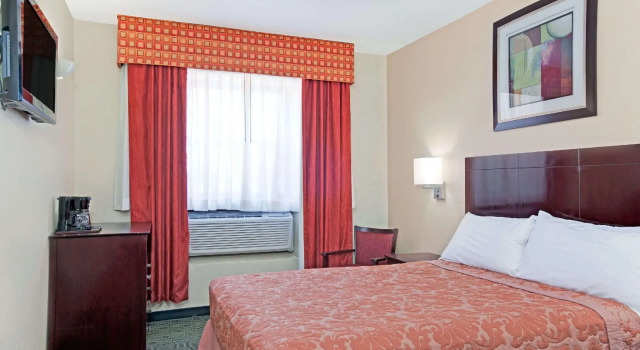 Двухместный номер Deluxe Super 8 by Wyndham Long Island City LGA Hotel