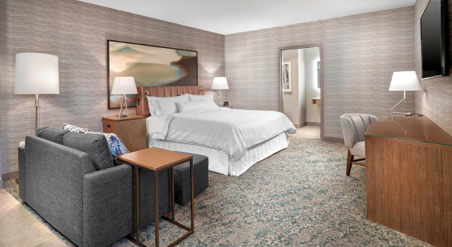 Номер Deluxe The Westin Calgary Airport