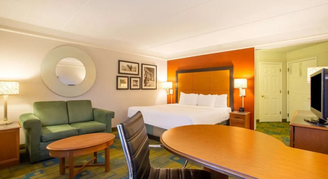 Двухместный номер Standard La Quinta by Wyndham Charlotte Airport South
