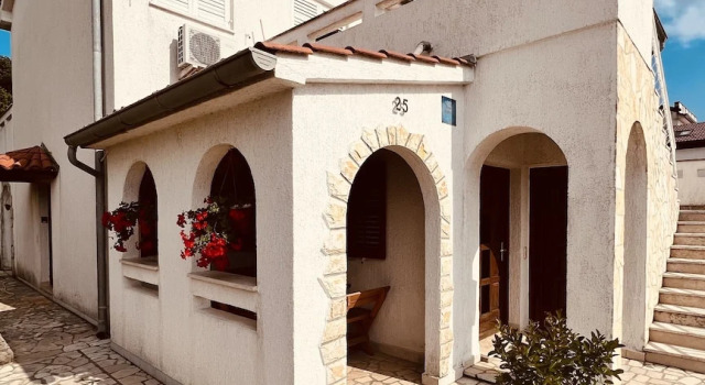 Apartment Wood Street and India, Prenota Appartamento Hotel a Isole Quarnerine con parcheggio, Parcheggio
