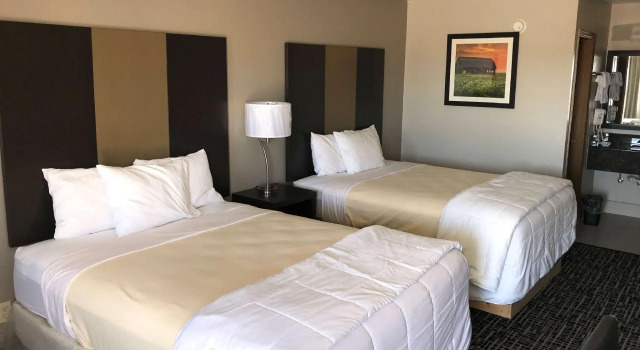 Четырёхместный номер Standard Days Inn by Wyndham Grove