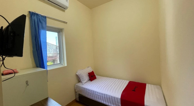 Одноместный номер Standard RedDoorz Syariah near AP Pettarani 3
