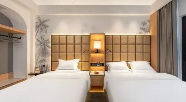 Двухместный семейный люкс Xipan Niaoyu Huaxiang Courtyard (Dehong Mangshi Daizu Guzhen)