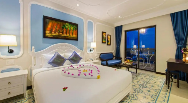 Трёхместный номер Standard с балконом и с видом на город Hoi An Rosemary Boutique Hotel & Spa - A Peaceful Retreat