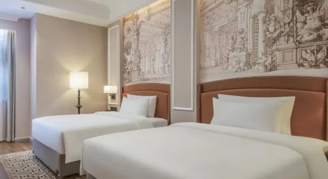 Люкс Vienna International Hotel (Tianhe Airport Pankong City Subway Station)