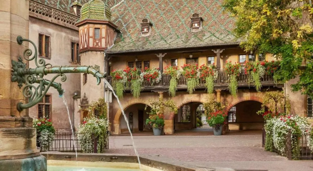 Lambassadeur - Colmar centre, Забронировать Отель Отели Alsace Wine Route с парковкой, Парковка