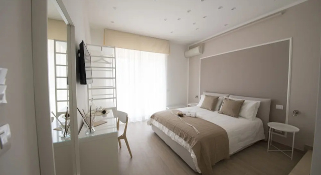 Двухместный номер Superior с балконом и с частичным видом на море Chérie B&B - Salerno