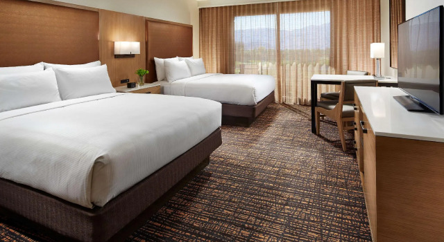 Четырёхместный номер Standard DoubleTree by Hilton Golf Resort Palm Springs