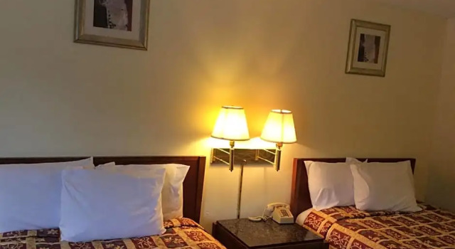 Четырёхместный номер Standard Days Inn by Wyndham York Alabama