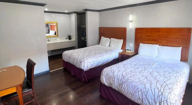 Четырёхместный номер Standard Anchorage Inn Lakeport