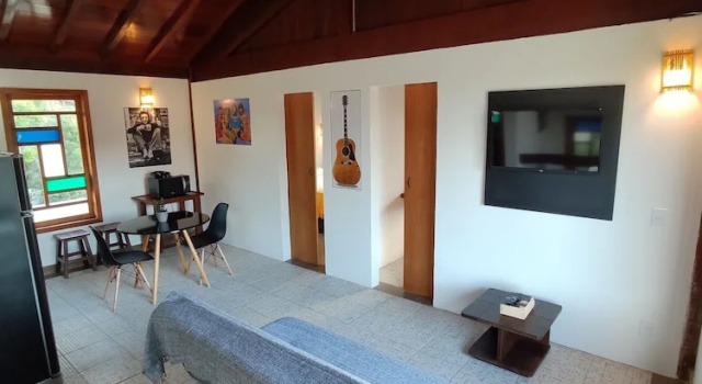 Четырёхместная студия с балконом и с красивым видом из окна Casa Larrosa Itaúna - Adults Only