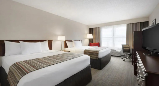 Четырёхместный номер Standard Country Inn & Suites by Radisson, Houghton, MI