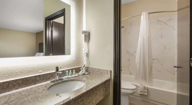 Suite Quality Inn Commerce at I-85