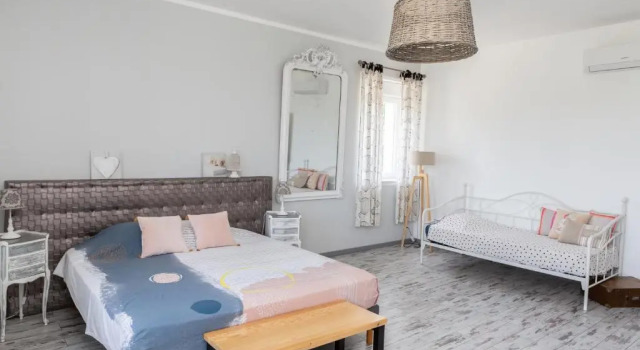 Gîtes Chantelauze, Book Hotel Hotels in Narbonne with Parking, Parking