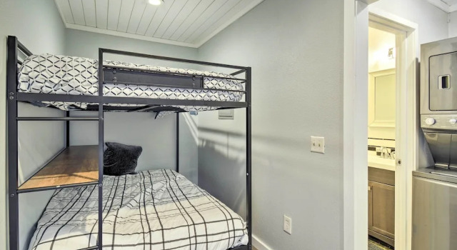 Коттедж Lakefront Bremerton Vacation Rental with Deck!