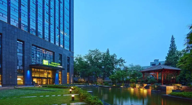 Номер Standard Holiday Inn Express Hangzhou Huanglong