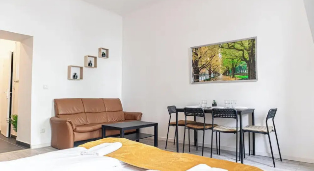 Апартаменты Stylish 1BR Apartment Near Am Schöpfwerk