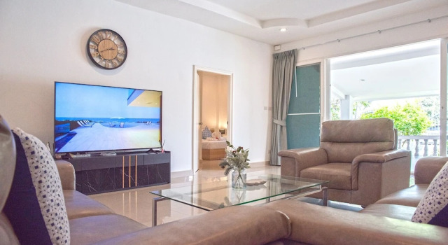 Вилла Deluxe 6 Bedroom Tropical Pool Villa - V6