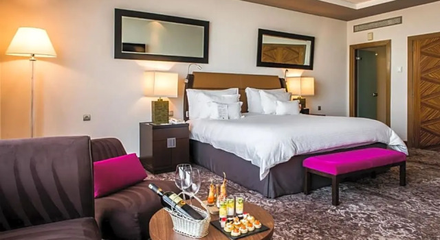 Номер Superior Kenzi Tower Hotel