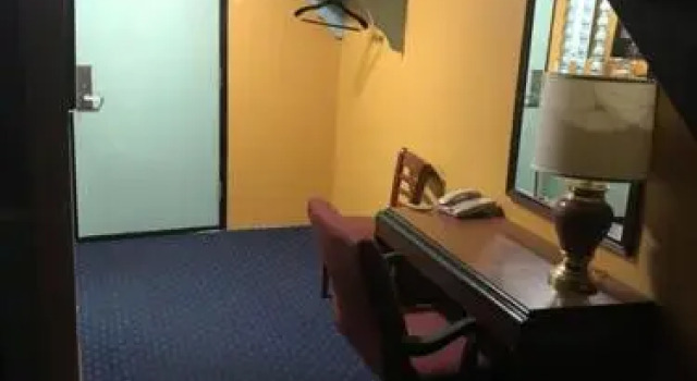 Люкс Smokey Point Motor Inn