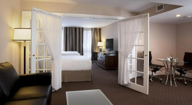 Hôtel Le Cantlie Suites, Book Hotel Hoteller i Montreal med pool, nær Phillips Square, Swimmingpool