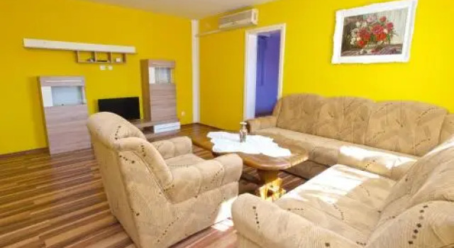 Apartment with pool 1138