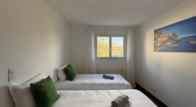 Hillside Retreat With Scenic Views, Забронировать Дом для отпуска Виллы Sarthe, Вилла